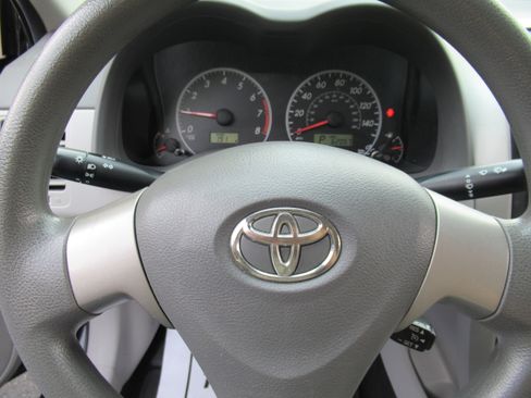 Used 2010 Toyota Corolla LE Sedan FWD image 11