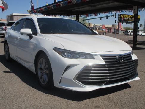 Used 2020 Toyota Avalon XLE image 14