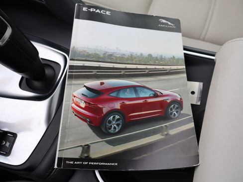 Used 2019 Jaguar E-PACE SE image 40
