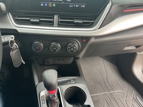 Used 2025 Chevrolet Trax RS image 10