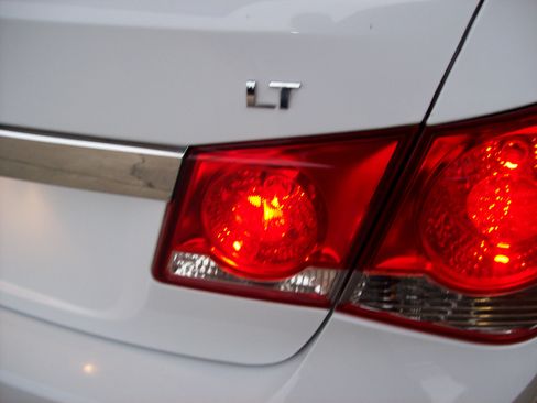 Used 2013 Chevrolet Cruze LT image 6