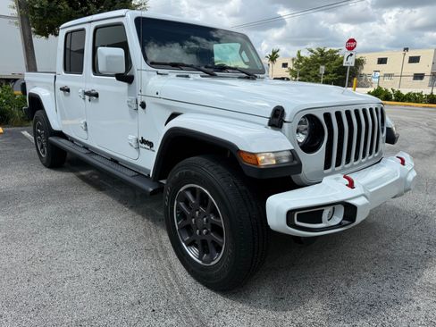 Used 2021 Jeep Gladiator Overland AWD/4WD image 12