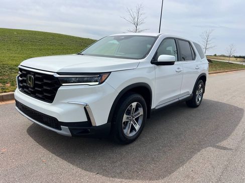 Used 2023 Honda Pilot EX-L image 3