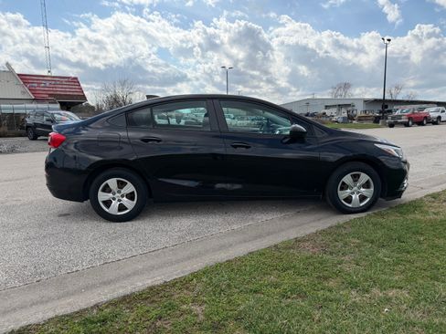 Used 2017 Chevrolet Cruze LS image 5