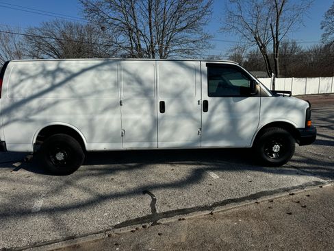 Used 2014 Chevrolet Express 2500 LT image 5
