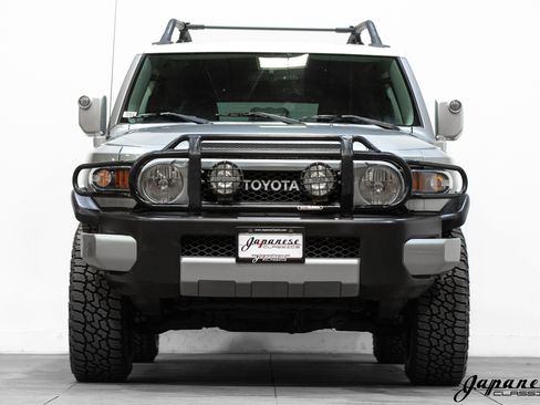 Used 2010 Toyota FJ Cruiser 4WD image 2