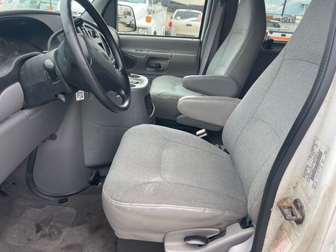 Used 2001 Ford E-350 and Econoline 350 Club Wagon image 10