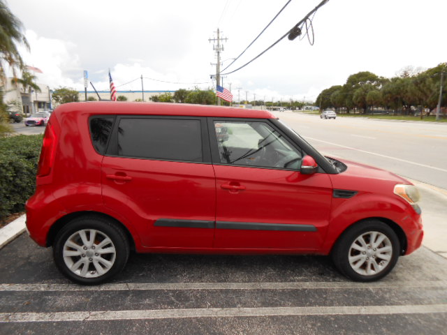Used 2013 Kia Soul + FWD image 6