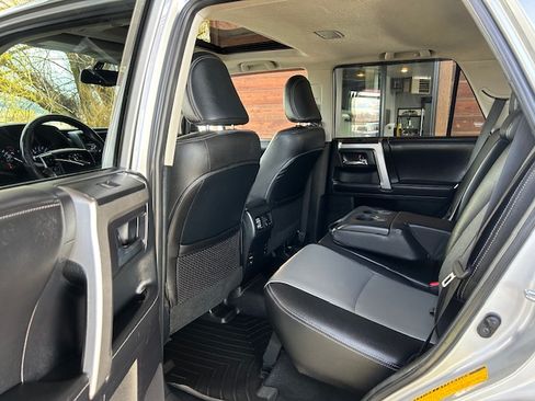 Used 2015 Toyota 4Runner SR5 Premium image 13