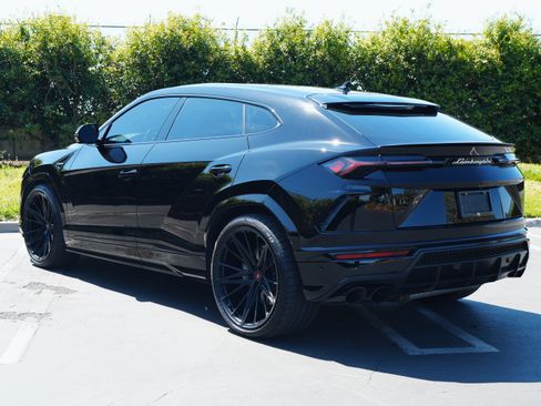 Used 2020 Lamborghini Urus image 3