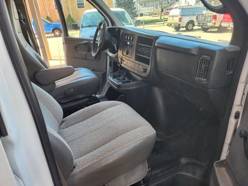 Used 2011 Chevrolet Express 1500 image 10