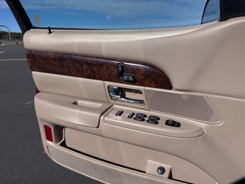 Used 2005 Mercury Grand Marquis GS image 3