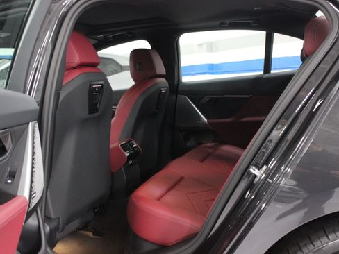 Used 2025 BMW i5 xDrive40 image 41