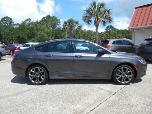 Used 2016 Chrysler 200 S FWD image 4