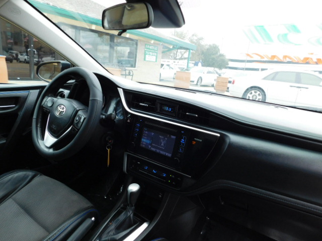 Used 2017 Toyota Corolla SE Sedan FWD image 21
