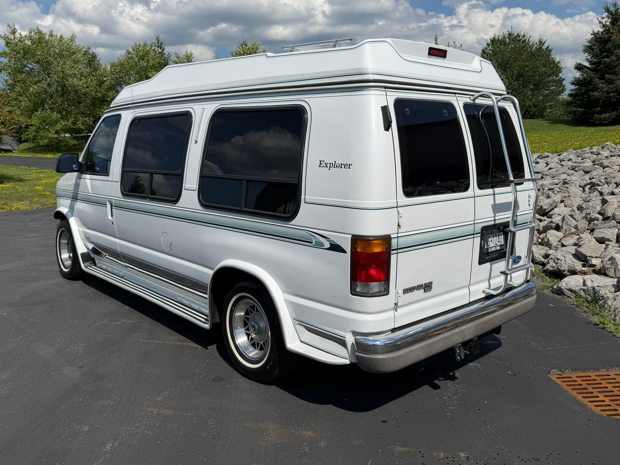 Used 1994 Ford E-150 and Econoline 150 Custom RWD image 8