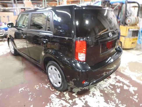 Used 2013 Scion xB image 8