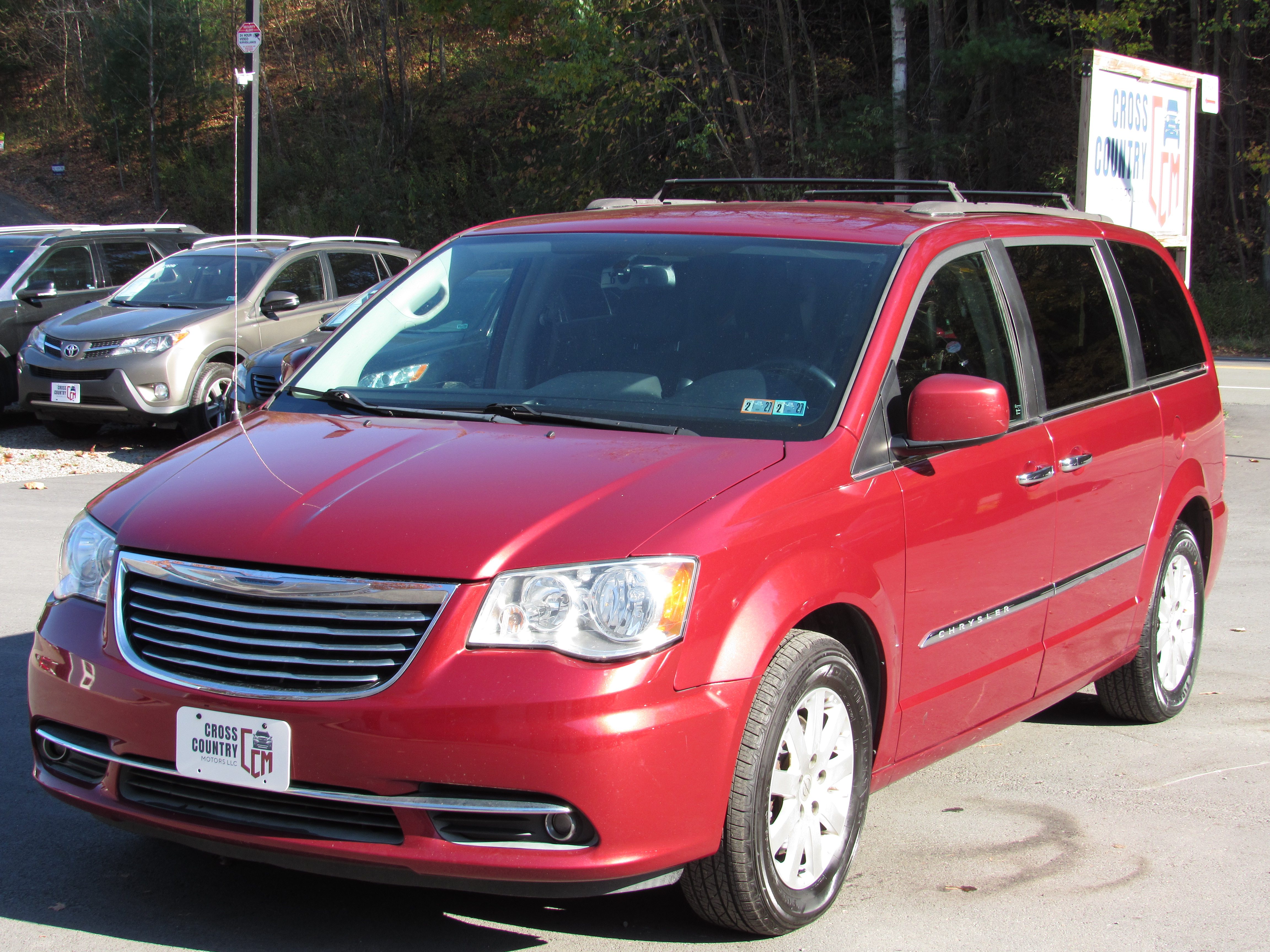 Used 2015 Chrysler Town & Country Touring FWD image 1