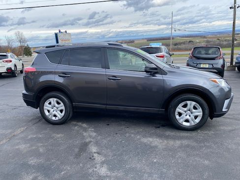 Used 2017 Toyota RAV4 LE image 5