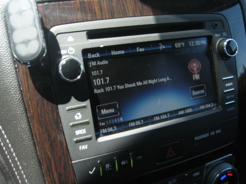 Used 2016 Chevrolet Traverse FWD LT w/ 2LT image 11
