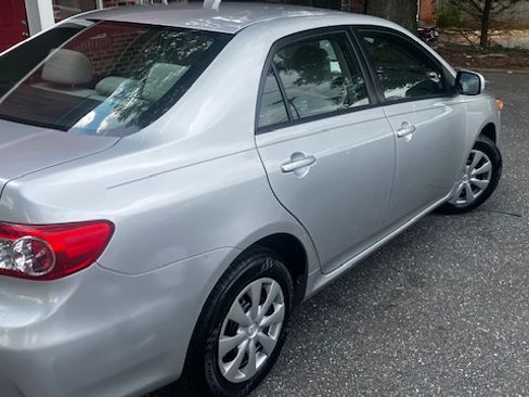 Used 2011 Toyota Corolla LE FWD image 4