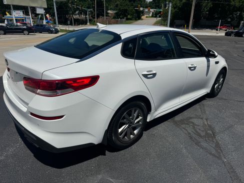 Used 2020 Kia Optima LX w/ Convenience Pkg FWD image 4