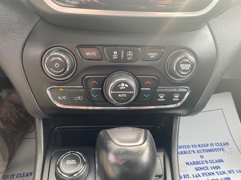 Used 2019 Jeep Cherokee Limited image 28