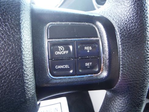 Used 2018 Dodge Grand Caravan SE image 18