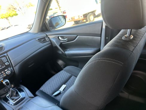 Used 2018 Nissan Rogue SV image 13