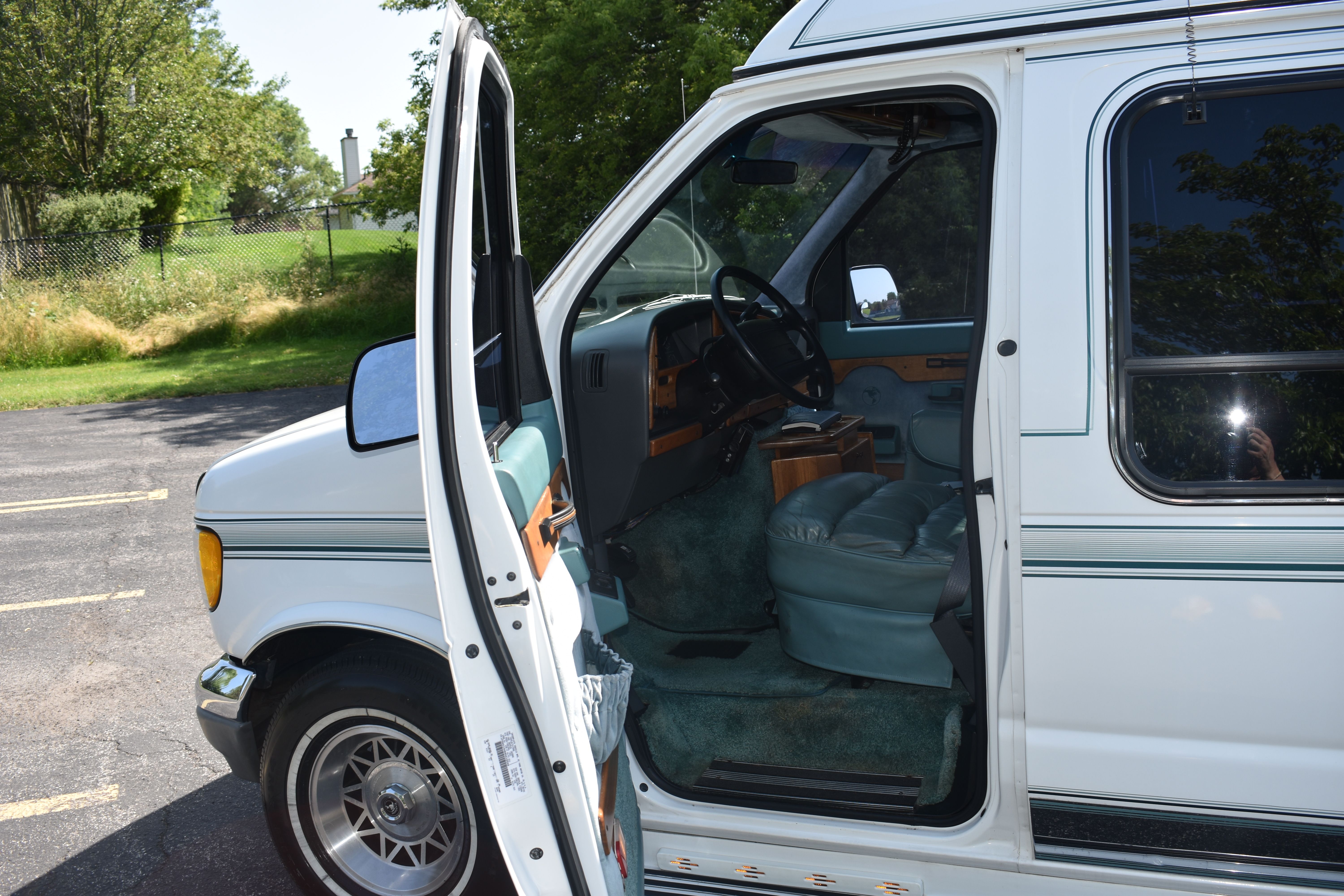 Used 1994 Ford E-150 and Econoline 150 Custom RWD image 27