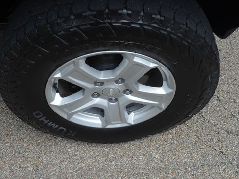 Used 2016 Jeep Wrangler 4WD Unlimited Sport S image 25