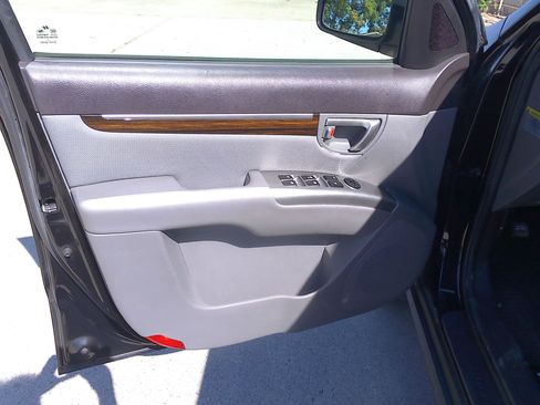 Used 2012 Hyundai Santa Fe GLS image 9
