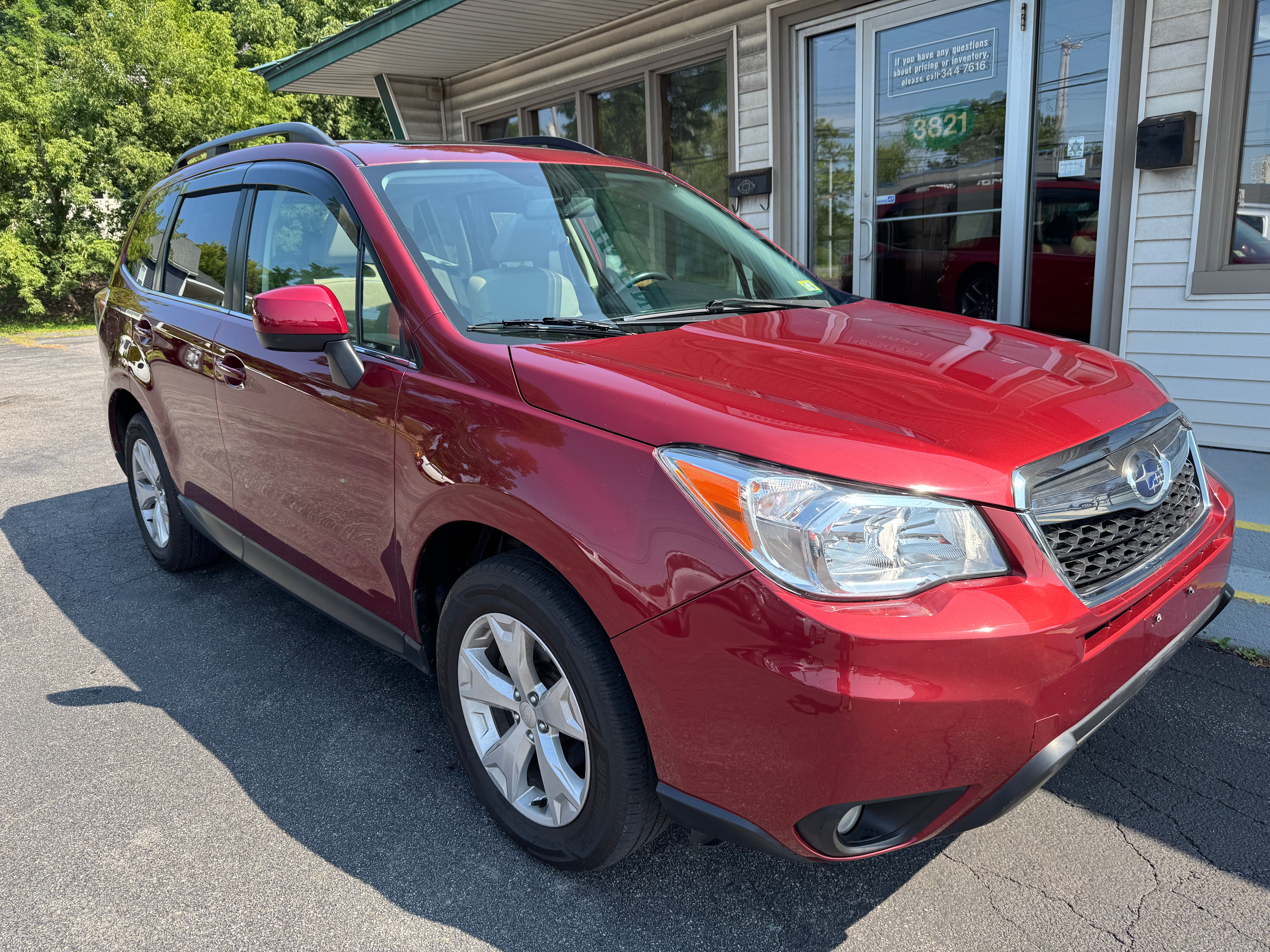 Used 2016 Subaru Forester 2.5i Limited AWD/4WD image 2