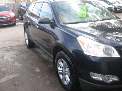 Used 2011 Chevrolet Traverse LS image 3