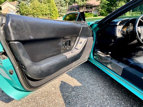 Used 1991 Chevrolet Corvette image 16
