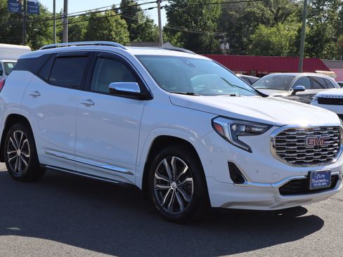 Used 2019 GMC Terrain AWD Denali image 10