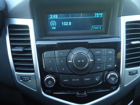 Used 2015 Chevrolet Cruze LT image 13