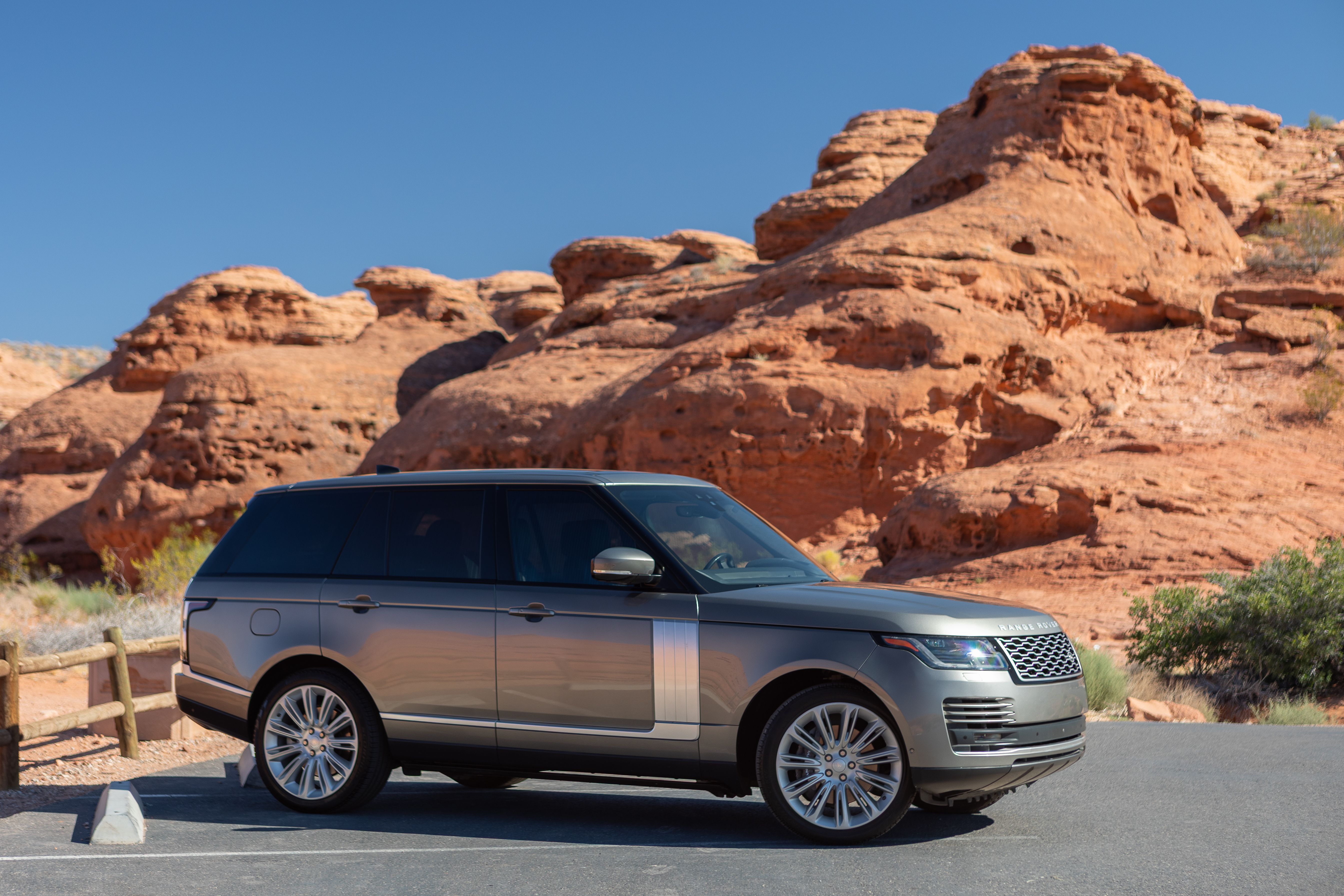 Used 2019 Land Rover Range Rover Supercharged AWD/4WD image 3