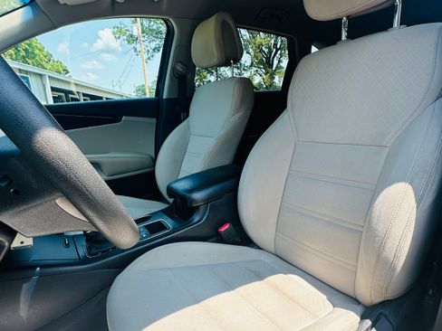 Used 2016 Kia Sorento LX image 7