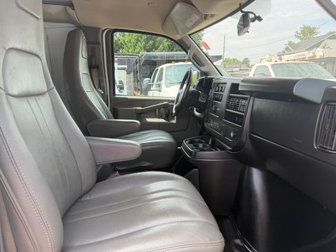 Used 2023 Chevrolet Express 2500 UNAVAIL RWD image 17