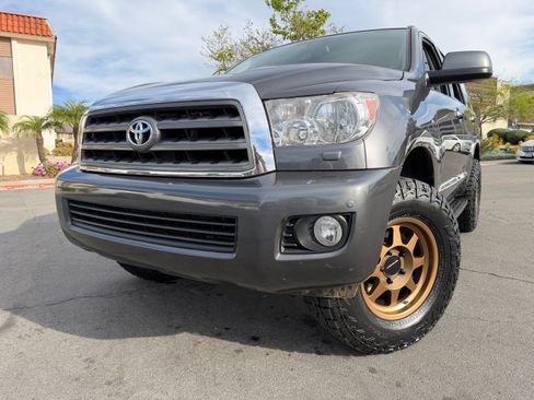 Used 2017 Toyota Sequoia SR5 image 5