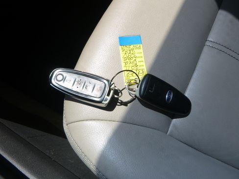 Used 2011 Ford Edge 2WD Limited image 25
