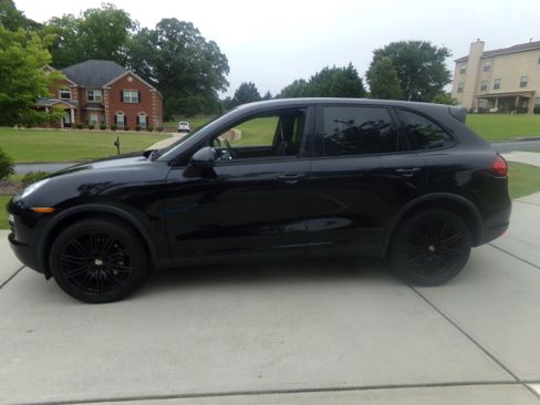 Used 2012 Porsche Cayenne Platinum Edition image 2