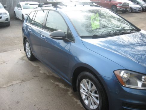 Used 2015 Volkswagen Golf S image 3