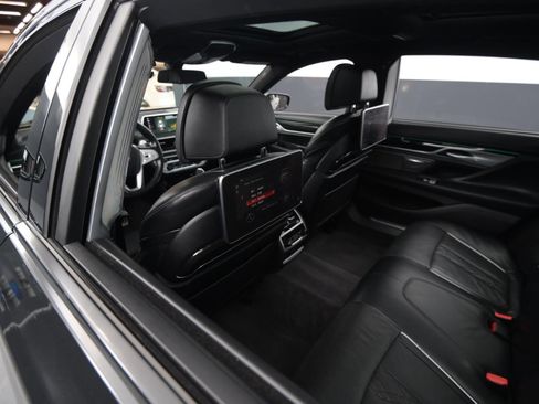 Used 2019 BMW 750i xDrive w/ Executive Package image 48