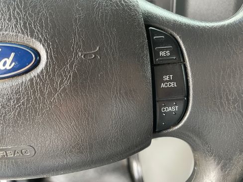 Used 2014 Ford E-350 and Econoline 350 image 17