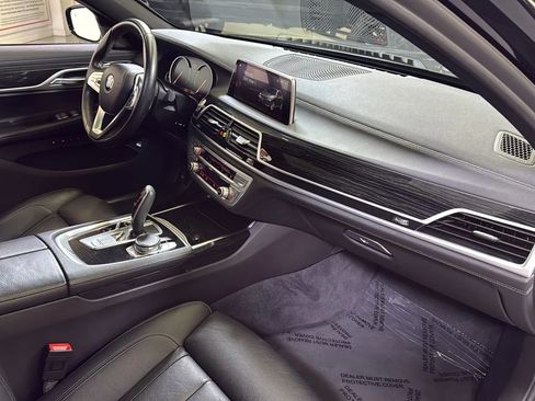 Used 2019 BMW 740i w/ M-Sport Package RWD image 14