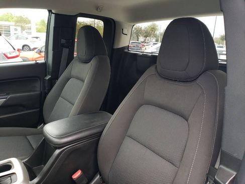 Used 2022 Chevrolet Colorado LT image 2