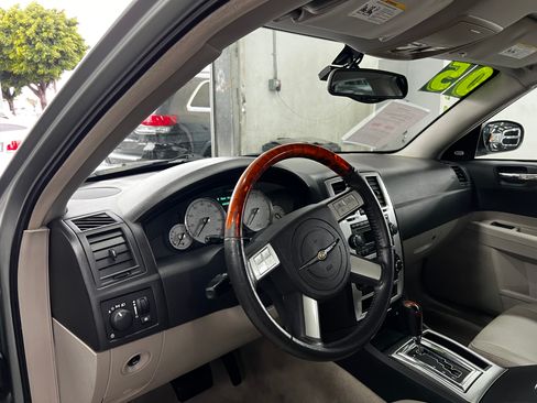 Used 2005 Chrysler 300 C image 11