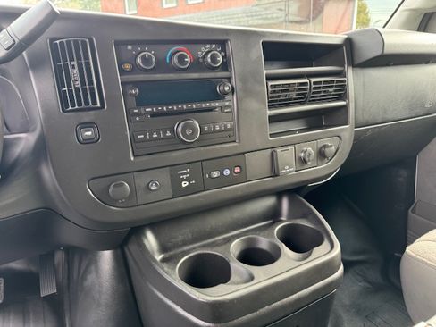 Used 2017 Chevrolet Express 3500 image 14